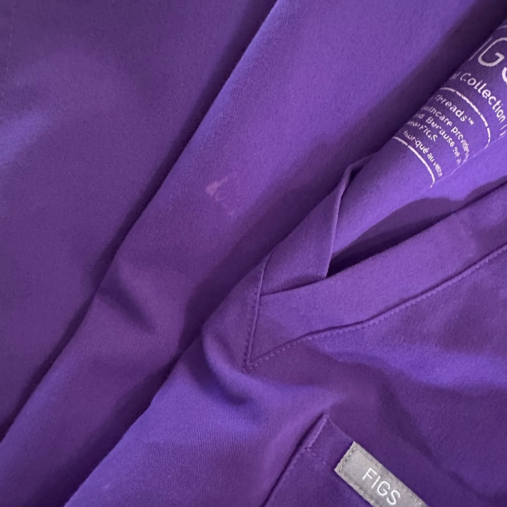 Figs purple scrub set